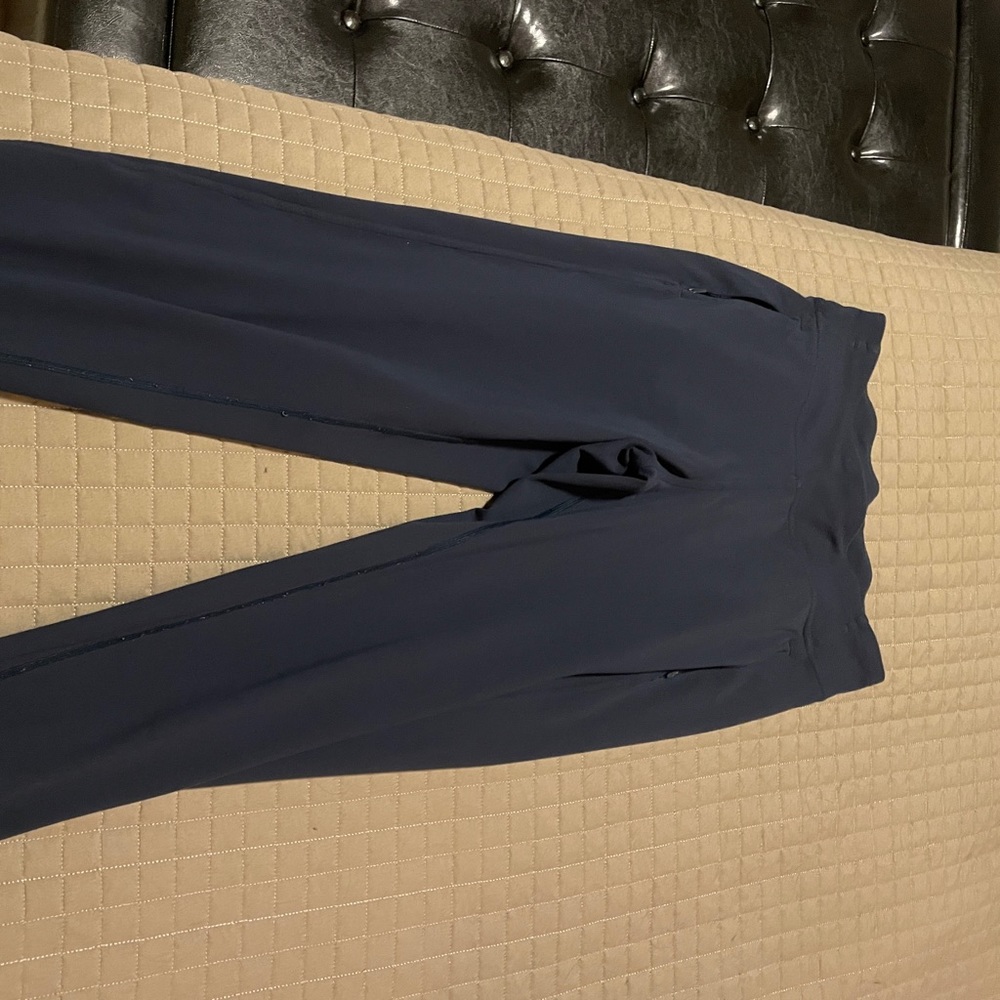 navy blue lululemon joggers size 6